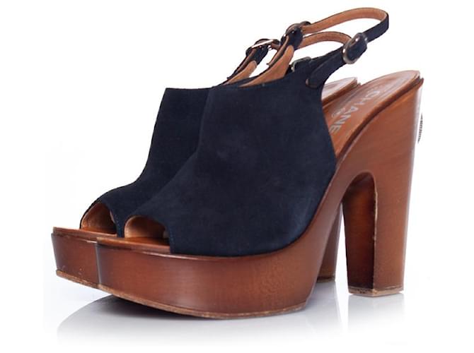Chanel, Wooden platform peep-toe clogs Blue Suede  ref.1003291