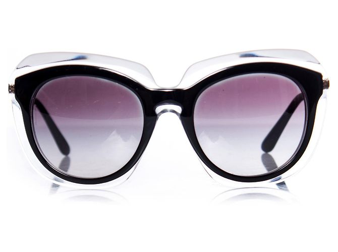 DOLCE & GABBANA, Negro oversize sobre gafas de sol transparentes.