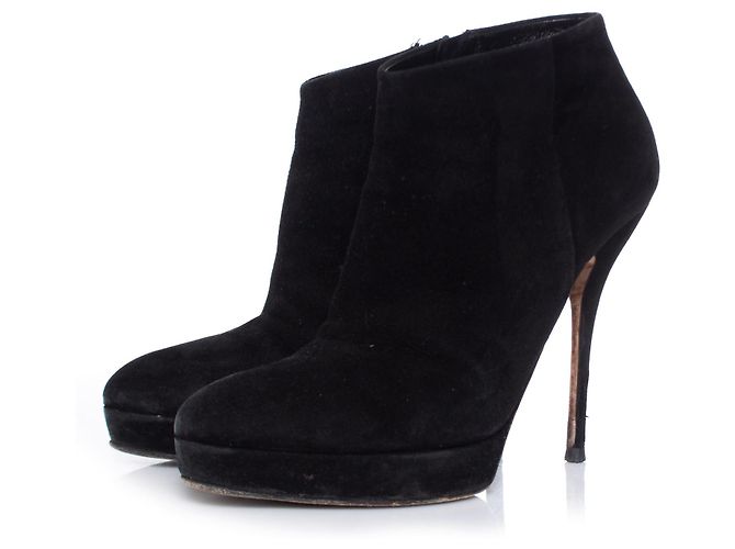 gucci, Bottines plateforme en daim noir.