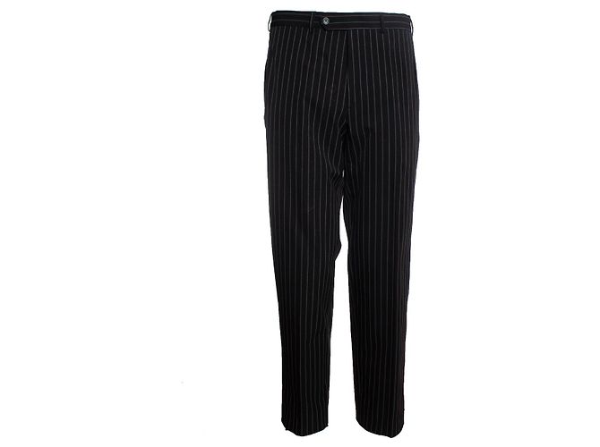 Prada, schwarze Nadelstreifenhose.