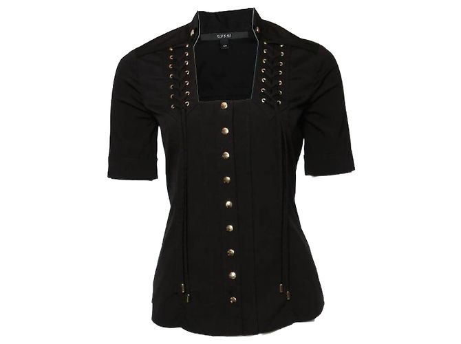 gucci, Top nero con bottoni dorati.