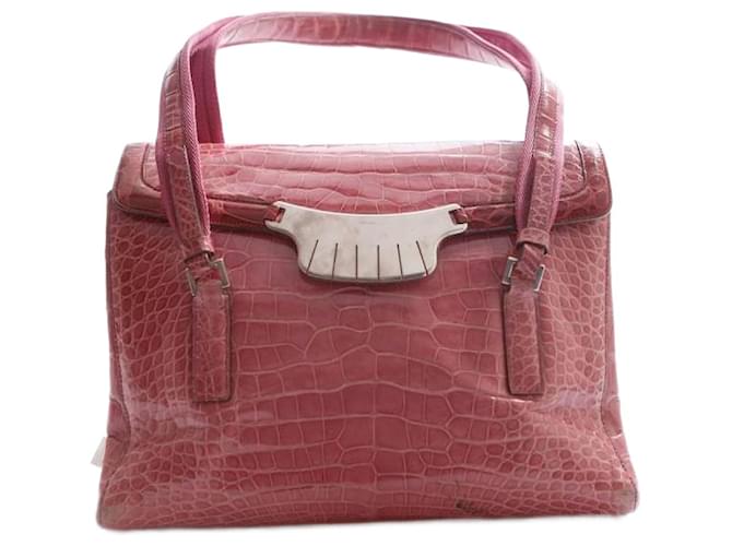 Prada, bolsa tiracolo em couro de crocodilo rosa com detalhes prateados.  ref.1003830