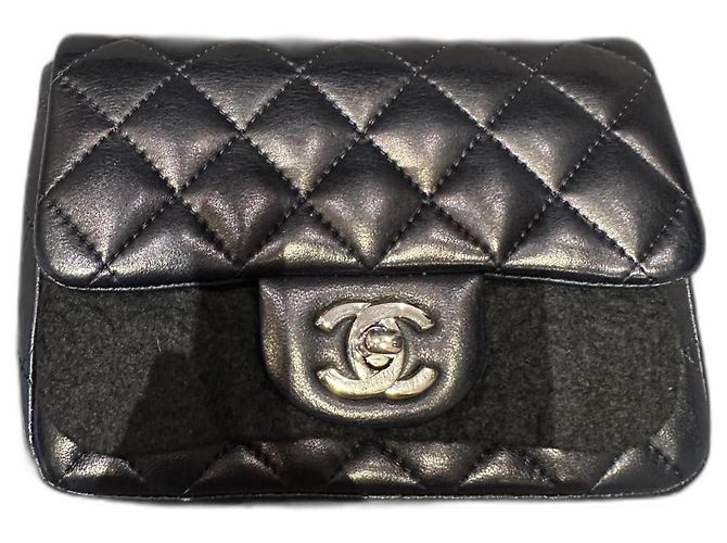 Timeless Borsa Chanel blu in pelle d'agnello