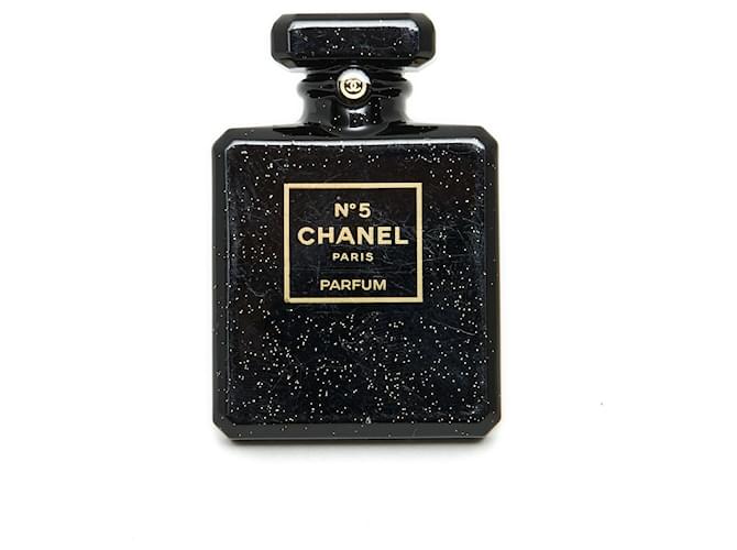 Chanel Pins & brooches Golden Resin ref.1005209 - Joli Closet