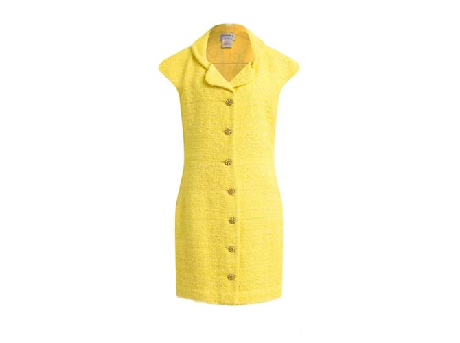 Chanel Vestido de tweed com botões de joia da Riviera Francesa Amarelo  ref.1008536