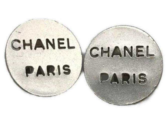 *** Orecchini rotondi con logo CHANEL 