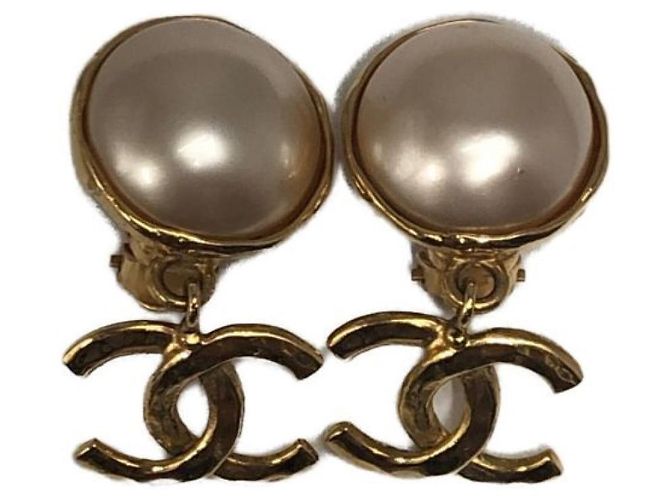 Orecchini Chanel oro D'oro 