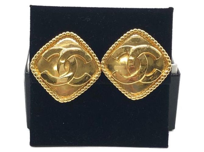 ***Orecchini CHANEL con marchio cocco D'oro 