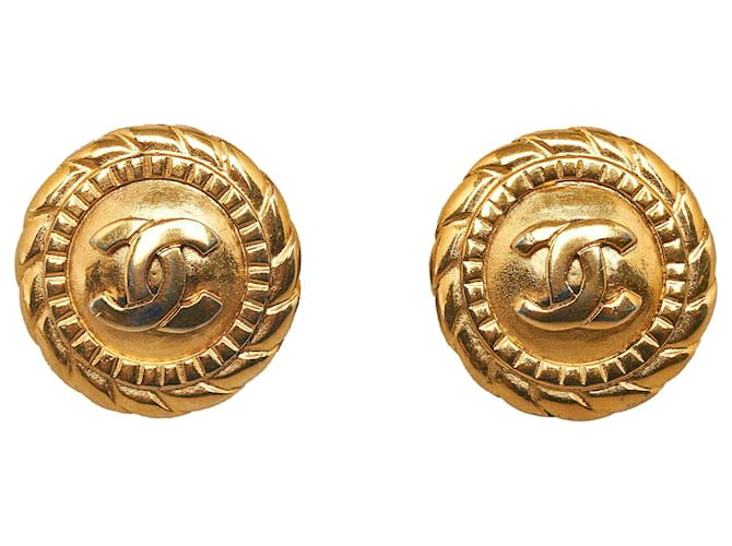 Chanel Gold CC Clip-On Earrings Golden Metal Gold-plated  ref.972572