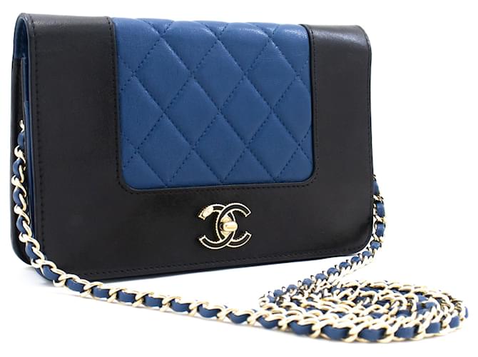 Wallet On Chain CHANEL Cartera azul negra con cadena Bolso de hombro WOC Bandolera Dorado Negro Cuero  ref.972841