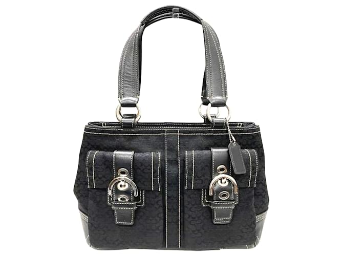 Coach purse Black in color in really good condition store