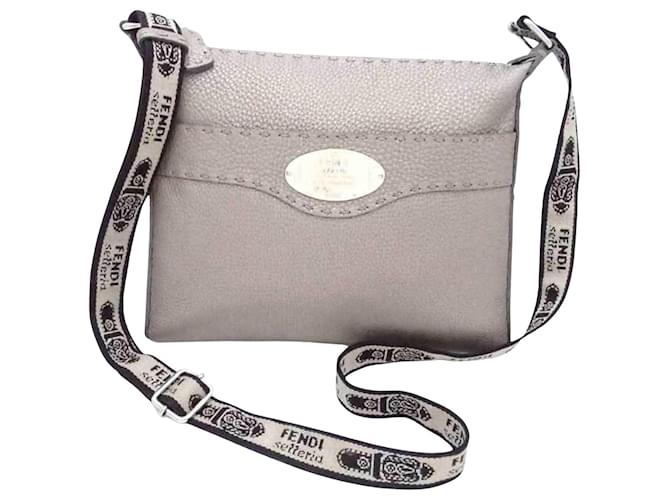 Fendi Selleria Cinza Couro  ref.975395