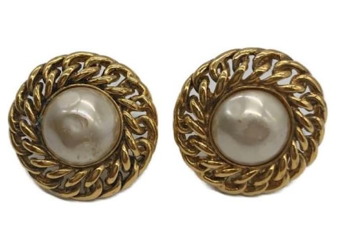***Boucles d'oreilles en perles vintage CHANEL Blanc Doré  ref.975736