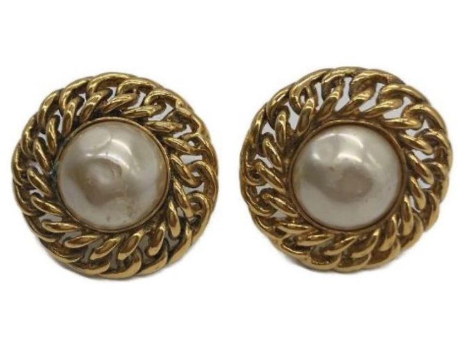 ***CHANEL  vintage pearl earrings White Golden