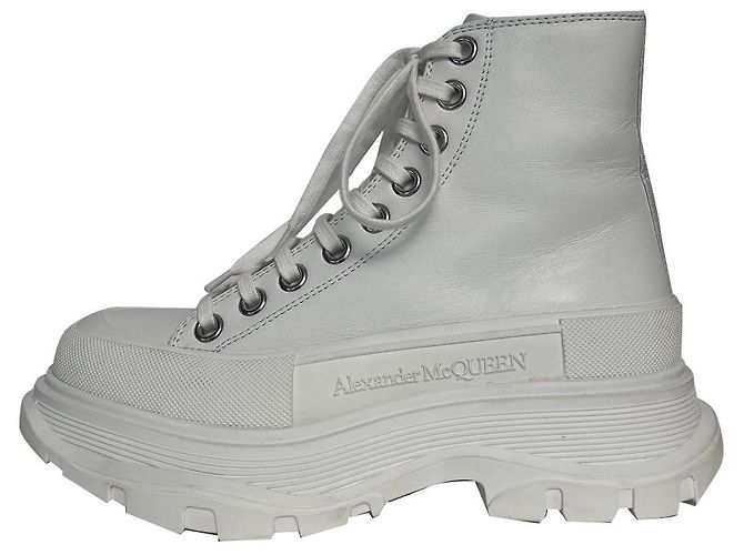 Botins Alexander McQueen em couro branco