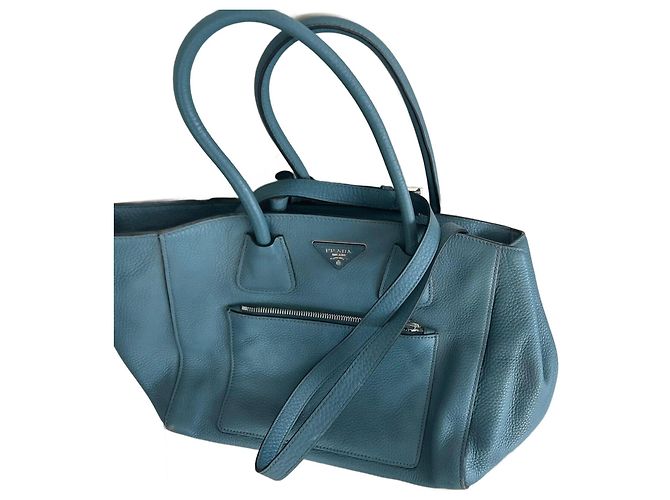 Sac à main Prada en cuir bleu clair
