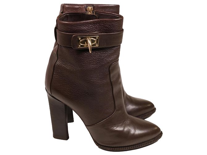 Incríveis botins Givenchy Shark Lock Marrom
