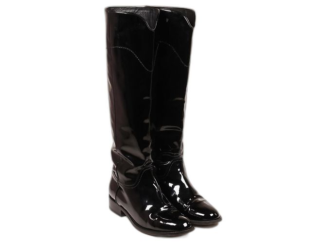 Increíbles botas Chanel de charol Negro