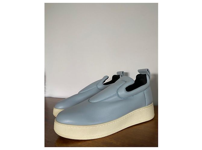 Céline Slip On Trainer aus hellblauem Leder