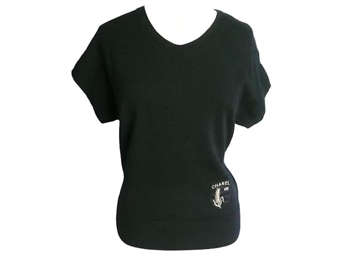 CHANEL UNIFORM Short-sleeved black jumper Ecusson Blés TS Cotton Wool  ref.980285
