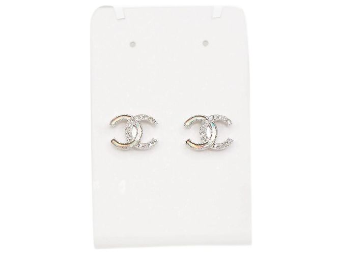Chanel Orecchini CC iridescenti in argento