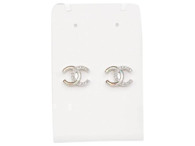 Chanel Boucles d'oreilles CC irisées argentées  ref.984215