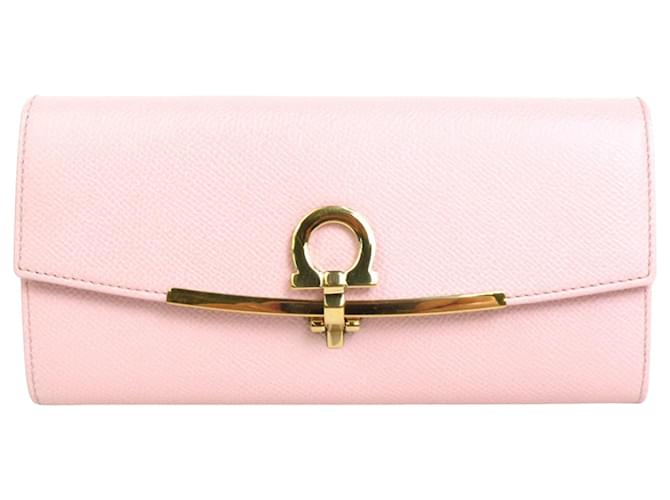 Hug handbag (M) | Top Handles & Satchels | Women's | Ferragamo US