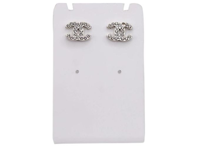 Chanel Orecchini a bottone CC in strass argento