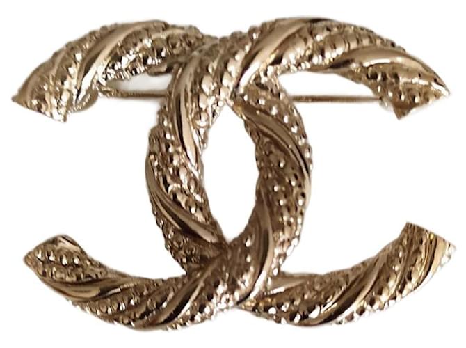 Broche CC Chanel Dourado Aço  ref.988703