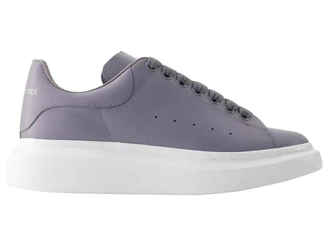 Do alexander mcqueen trainers fit true hot sale to size