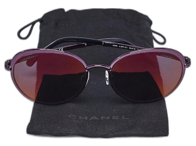 Óculos de sol Chanel roxos com lentes espelhadas iridescentes