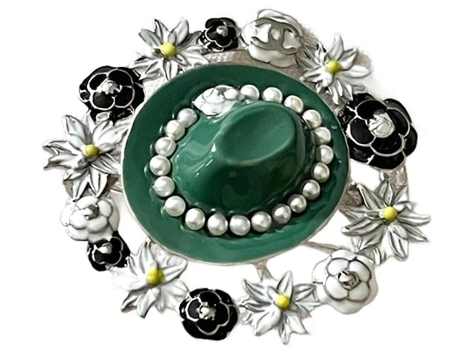 Chanel metal brooch depicting a hat Silver hardware ref.991520 - Joli Closet