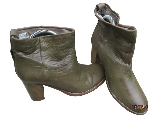 Humanoid Khaki leather boots, Pointure 37.