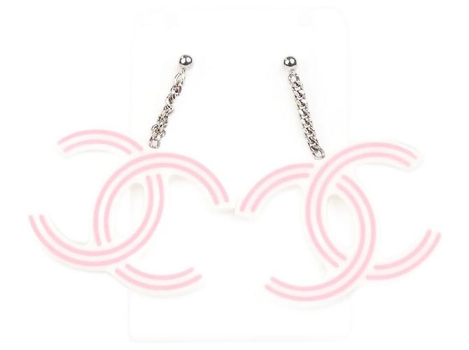 Boucles d'oreilles CC en plastique rose Chanel