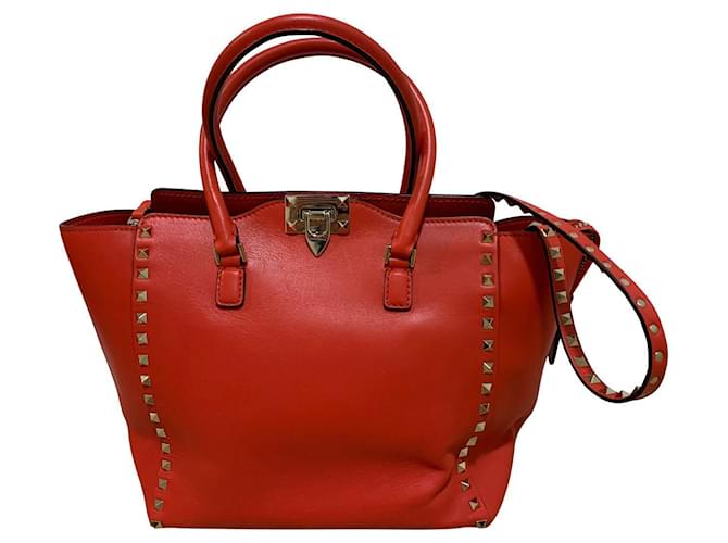 Valentino Garavani Rockstud Small in Red Grained Leather ref.952620 - Joli  Closet