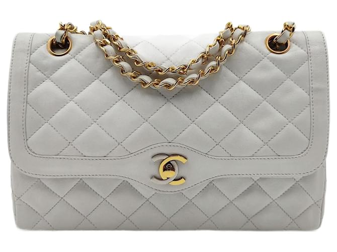 Chanel Timeless Classic Paris Limited-Tasche mit weißer, mit Leder gefütterter Klappe  ref.993910