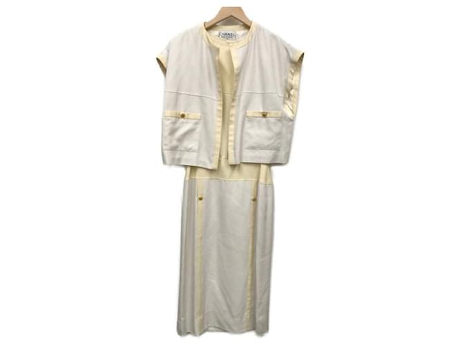 ***CHANEL  Sleeveless jacket one piece setup White Silk  ref.994962