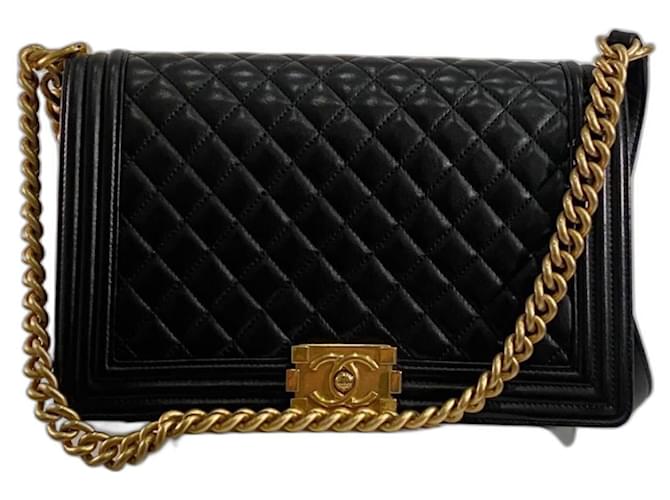 Chanel Black Quilted Lambskin New Medium Boy Flap Bag with gold hardware.  Leather ref.995110 - Joli Closet