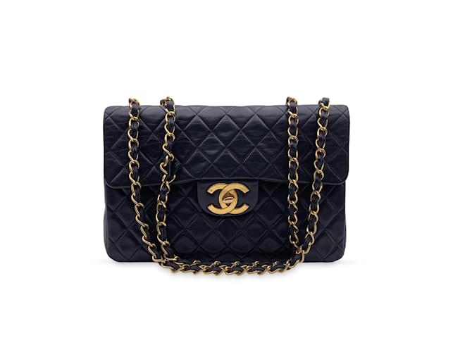 Timeless Chanel Shoulder Bag Vintage 2.55 Black Leather ref.995847