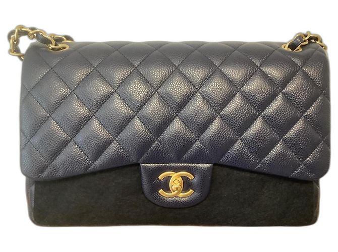Timeless Chanel Bolsa de couro caviar acolchoado azul marinho dourado