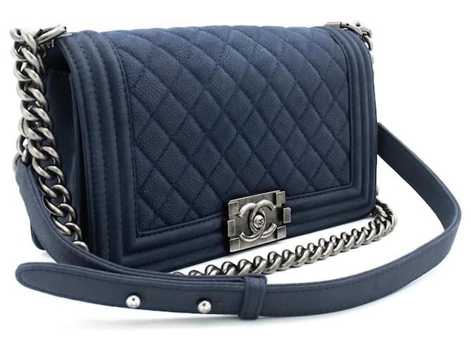CHANEL Boy Chain Shoulder Bag Navy Quilted Flap Caviar Grained Navy blue  Leather ref.996951 - Joli Closet