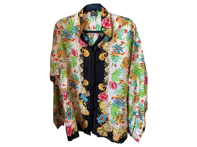 Il s'agit d'une chemise en soie Gianni Versace vintage qui peut être portée par une femme ou un homme.. Multicolore  ref.998745