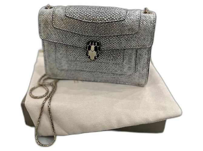 Bulgari Serpenti Forever kleine Handtasche Silber Leder Silber Hardware