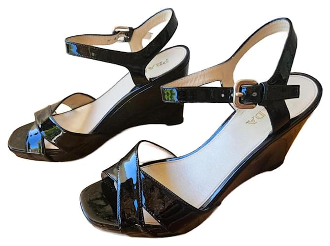 Prada Sandals Black Patent leather  ref.1007959