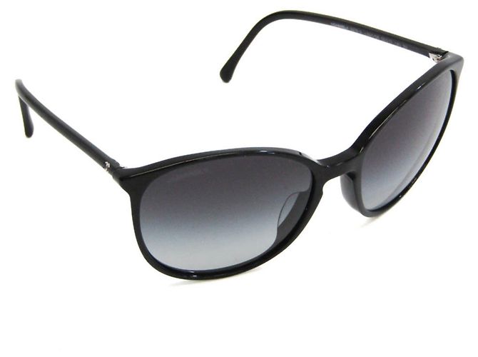 Timeless Chanel Negro Plástico