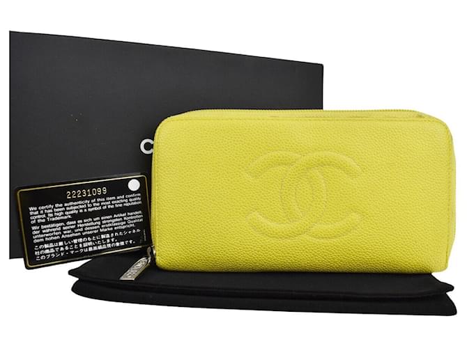 Chanel Logo CC Yellow Leather ref.1013695 - Joli Closet