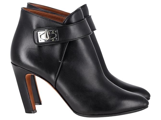 Givenchy Shark Lock Pointed-toe Ankle Boots in Black Leather  ref.1014494