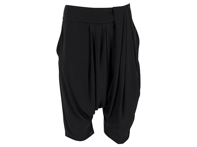 Gucci Pantalones cortos hasta la rodilla con pierna caída en el interior en seda negra Negro  ref.1015059