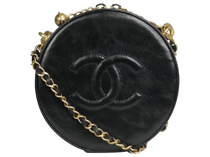 Chanel Cor preta 2018 bolsa de ombro redonda de couro com ferragens douradas Preto  ref.1016902