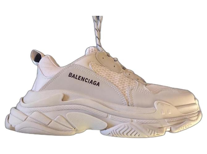 Balenciaga Triple S Beige Polyester ref.1018265 - Joli Closet